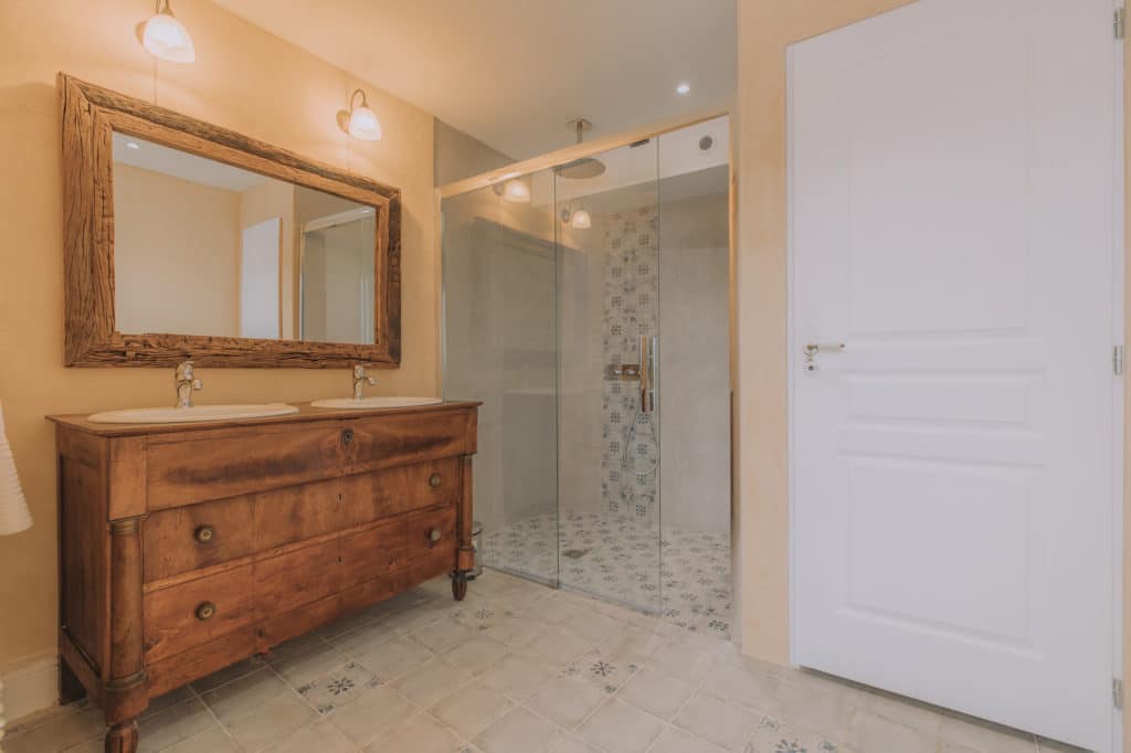 The bathroom of the Mont-Haut bedroom